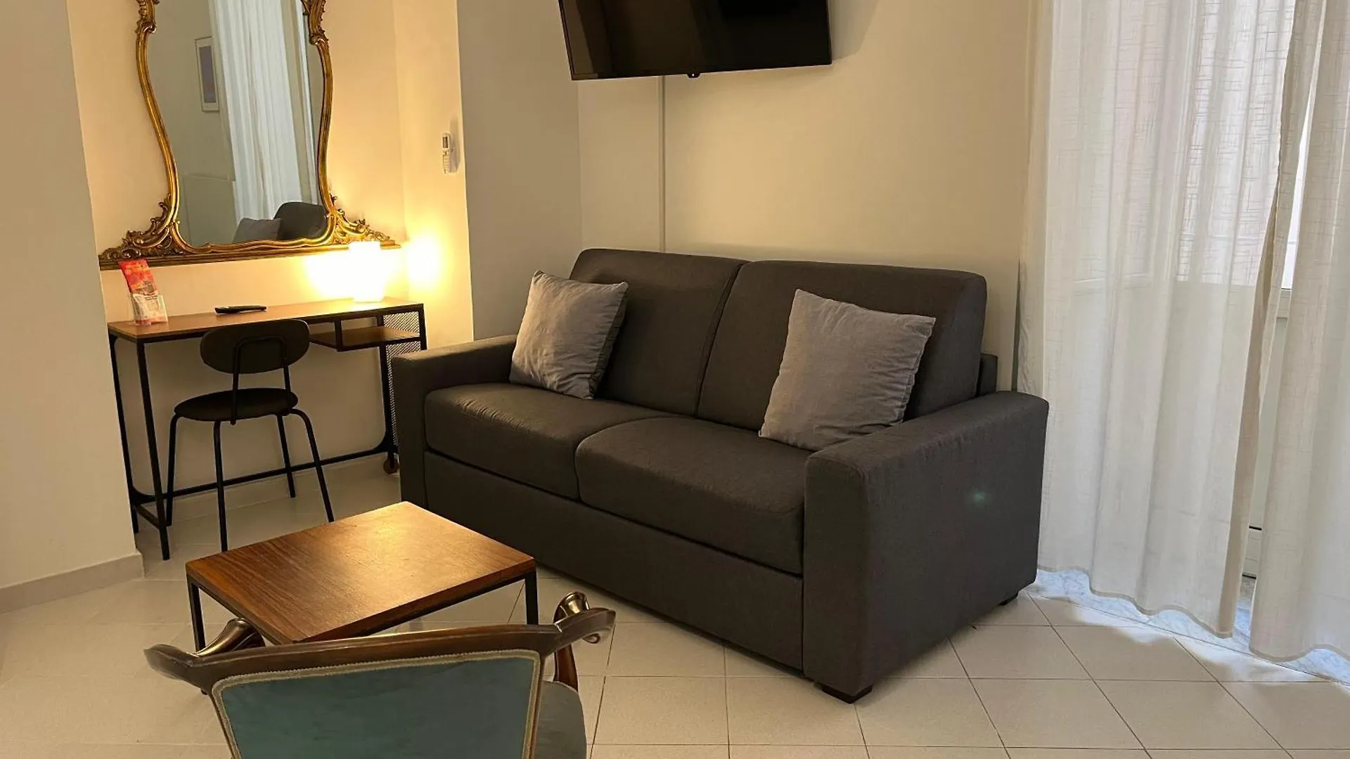 Pop Santa Chiara Bed & Breakfast Naples